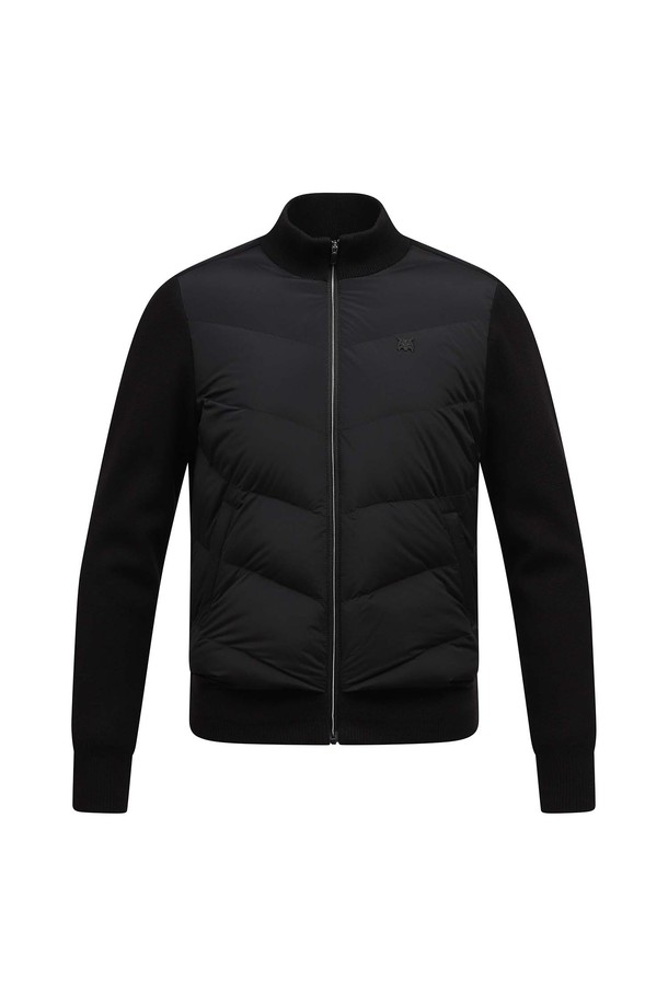 **[25FW] 여성 전판 충전재 모크 가디건 L21E4SD359_BK**

겨울철 라운딩과 데일리룩에 모두 활용하기 좋은 여성용 블랙 컬러의 모크 가디건입니다. 스포티한 스타일의 무지 디자인으로, 부드러운 촉감과 보온성을 제공합니다. 겉감은 아크릴, 폴리에스터, 울, 나일론, 폴리우레탄 혼방이며, 충전재는 덕다운을 사용하여 뛰어난 방풍 및 보온 기능을 갖췄습니다. 레귤러 핏의 긴소매 집업 스타일로, 안감이 있어 더욱 따뜻하게 착용할 수 있습니다.
