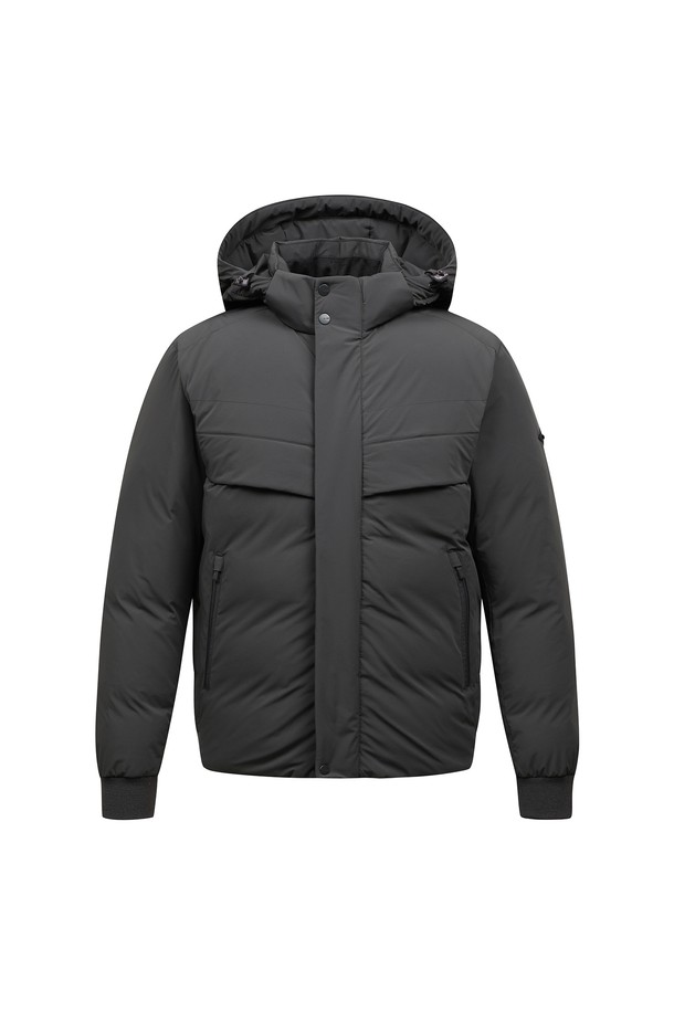 **[25FW] 남성 퀼팅믹스 덕 다운 점퍼 L11E4JP334_DG**는 다크그레이 및 네이비 색상으로 출시된 남성용 덕다운 점퍼입니다. 퀼팅 처리된 스포티한 디자인으로, 겨울철 골프룩 또는 데일리룩에 활용하기 좋습니다. 80% 덕다운과 20% 덕페더 충전재로 보온성을 높였으며, 후드는 탈부착 가능합니다. 레귤러핏에 집업 스타일로 편안하게 착용할 수 있으며, 긴 소매 기장을 갖추었습니다. 나일론, 폴리에스테르, 폴리우레탄 혼방 소재로 신축성 있는 착용감을 제공합니다.
