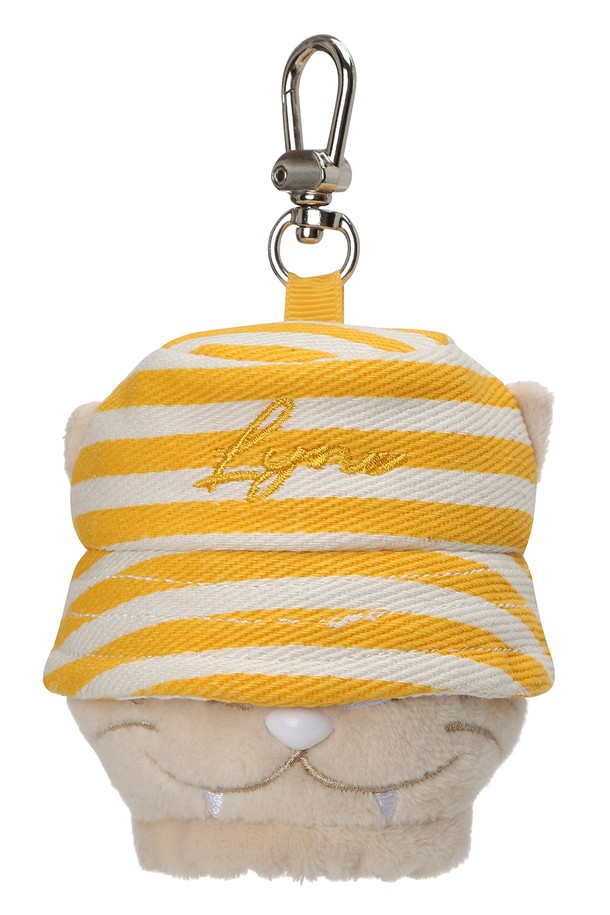 여성 링링 볼닦이 볼케이스 L21E1AC252_YL은 골프룩에 잘 어울리는 스포티하면서도 클래식한 스타일의 제품입니다. 노란색 바탕에 스트라이프 패턴으로 디자인되어 시각적인 포인트를 더합니다. 볼닦이 기능과 볼케이스를 함께 갖춘 실용적인 골프 용품입니다. 골프 라운딩 시 간편하게 휴대하며 사용할 수 있습니다. 
