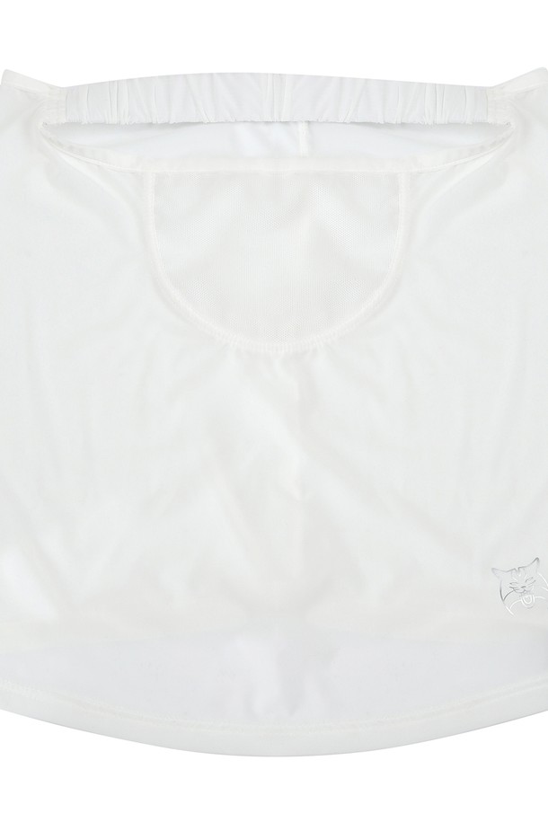 여성 UV 차단 올인원 마스크 L21E2AC354_WH는 여름철 자외선으로부터 피부를 보호해주는 필수 아이템입니다. 나일론과 폴리우레탄 혼방 소재로 제작되어 쿨터치 촉감과 통기성을 제공하며, 메쉬 패턴으로 시원함을 더했습니다. 화이트와 베이지 두 가지 색상으로 출시되어 산책, 휴가, 바캉스룩 등 다양한 스타일에 미니멀하게, 캐주얼하게, 혹은 리조트룩으로 연출할 수 있습니다. 입 주변을 편안하게 감싸는 디자인과 뛰어난 신축성, 비침 없는 소재로 편안한 착용감을 선사하며, UV 차단 기능으로 자외선으로부터 피부를 안전하게 보호해줍니다. 안감이 없어 더욱 가볍고 시원하게 착용할 수 있습니다.
