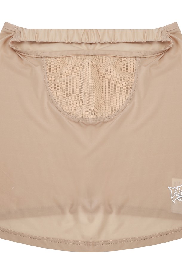 여성 UV 차단 올인원 마스크 L21E2AC354_BG는 골프, 스포츠 활동에 적합한 여성용 마스크입니다. 베이지, 화이트 색상으로 출시되었으며, 메쉬 패턴의 나일론, 폴리우레탄 혼방 소재로 제작되어 통기성이 우수합니다. 자외선 차단 기능과 시원한 냉감 소재로 여름철에도 쾌적하게 착용 가능하며, 편안한 핏과 부드러운 촉감이 특징입니다. 올인원 디자인으로 입 주변 착용감이 편안하며, 스포티, 미니멀, 캐주얼 스타일을 연출할 수 있습니다.
