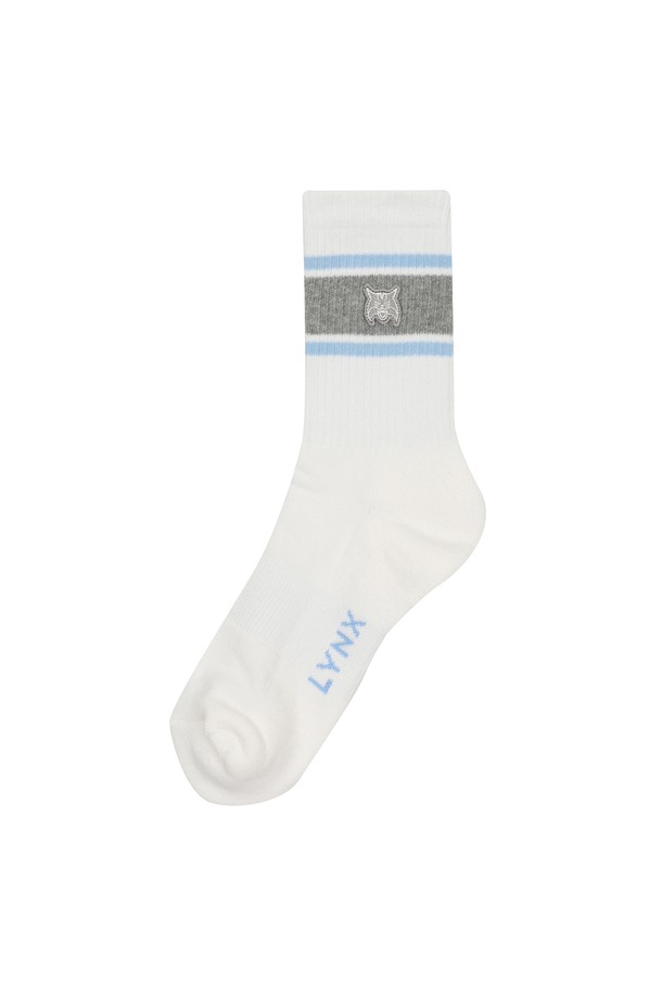 [25FW] 여성 시라소니 포인트 중목 양말 L21E3SC253_WH는 면, 폴리에스테르, 나일론, 고무, 폴리우레탄 혼방 소재로 제작된 여성 골프 양말입니다. 화이트, 네이비, 베이지 세 가지 색상으로 제공되며, 중간 두께감에 신축성 있는 촉감과 시라소니 포인트 디자인, 컬러 블록 패턴이 특징입니다. 발길이 19cm, 발목길이 17.5cm의 중목 길이로 가을철 라운딩 시 편안함과 스타일을 동시에 선사합니다.
