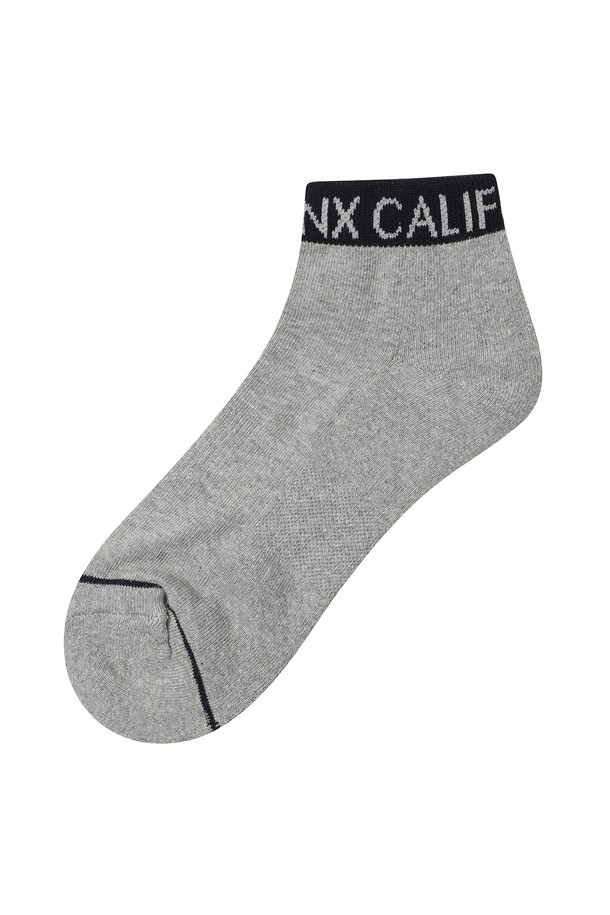 남성용 배색 단목 양말입니다. 면과 폴리에스테르 혼방 소재로 제작되어 가을, 겨울철에 착용하기 좋으며, 흡습 기능으로 쾌적함을 유지합니다. 그레이 컬러에 배색 디자인이 적용되어 골프 등 스포츠 활동 시에도 스타일리시하게 연출할 수 있습니다.

