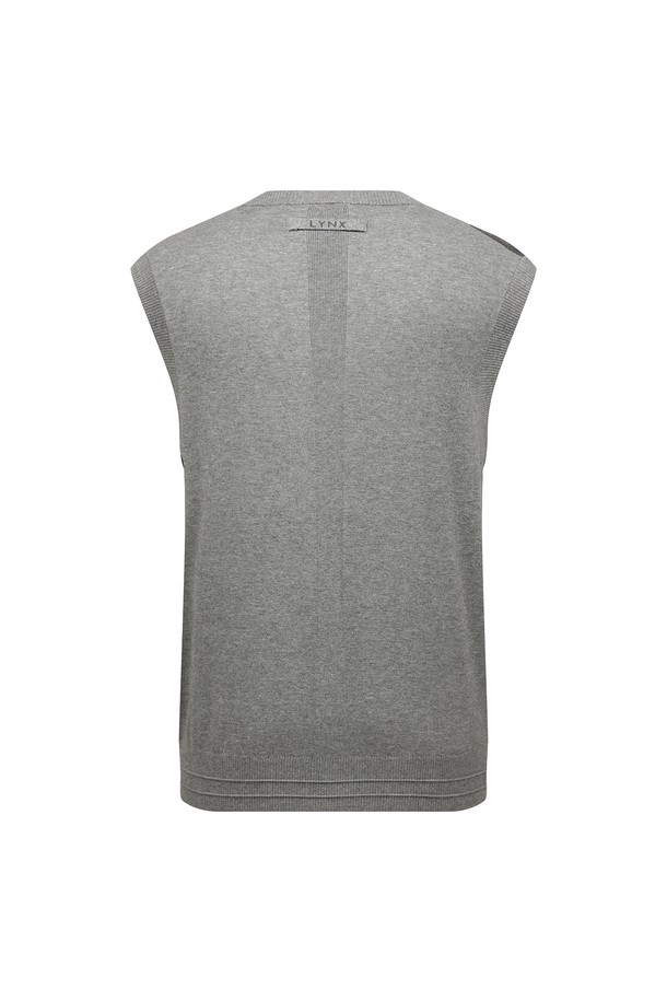 [25FW] 남성 꽈배기 조직 브이넥 니트 베스트 L11E3SV221_MG는 레이온과 폴리에스테르 혼방 소재로 제작된 남성용 니트 베스트입니다. 가을 시즌에 어울리는 중간 두께감과 레귤러 핏으로, 멜란지 그레이와 네이비 두 가지 색상으로 출시되었습니다. 꽈배기 케이블 혼합 패턴이 특징이며, 민소매 브이넥 디자인으로 클래식, 미니멀, 캐주얼 스타일 모두 소화 가능합니다. 골프룩 또는 가을 나들이룩에 적합하며, 다양한 스타일 연출에 활용할 수 있습니다.
