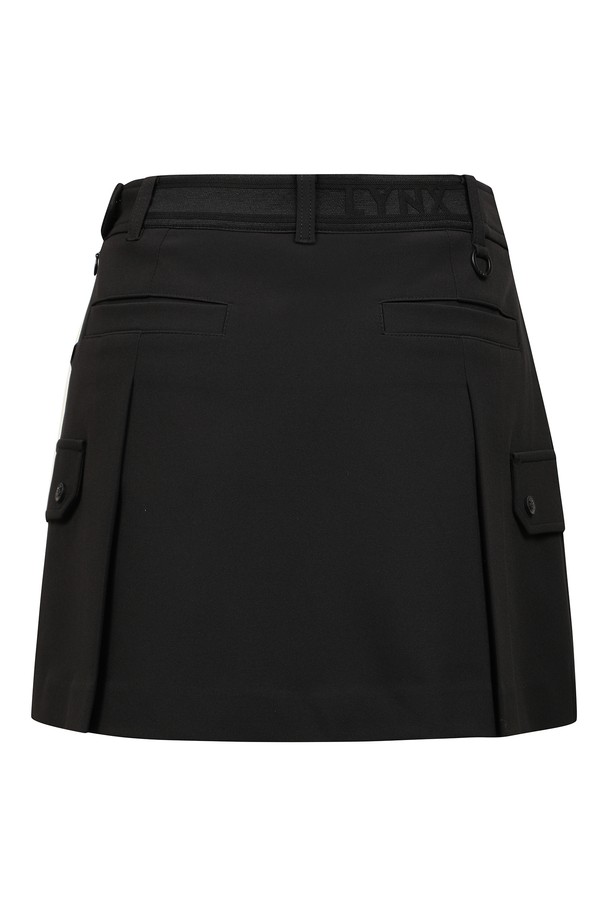 [25FW] 여성 세미 A라인 솔리드 큐롯 L21E3PC272_BK는 여성 골프룩을 위한 세미 핏 큐롯 스커트입니다. 가을과 겨울에 적합하며, 미니멀하고 스포티한 스타일을 연출합니다. 부드러운 폴리에스터와 폴리우레탄 혼방 소재로 제작되어 신축성이 뛰어나 편안한 착용감을 제공합니다. 블랙 컬러의 무지 디자인에 사이드 장식 포켓과 앞뒤 슬릿 디테일이 있으며 비침 걱정 없이 활동적인 라운딩을 즐길 수 있습니다. A라인 핏으로 다리가 길어 보이는 효과를 선사합니다.
