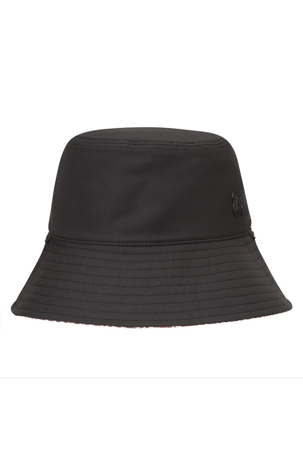 [25FW] 여성 리버서블 버킷햇(L21E3CP254_BK)은 가을, 겨울 시즌 여성 골프 및 데일리룩에 활용하기 좋은 모자입니다. 블랙 컬러의 무지 디자인으로 캐주얼, 미니멀, 클래식 스타일을 모두 소화할 수 있습니다. 챙 넓이는 중간이며, 양면 착용이 가능하여 다양한 스타일 연출이 용이합니다. 골프룩뿐만 아니라 가을, 겨울 나들이룩에도 활용하여 멋을 더할 수 있습니다. 
