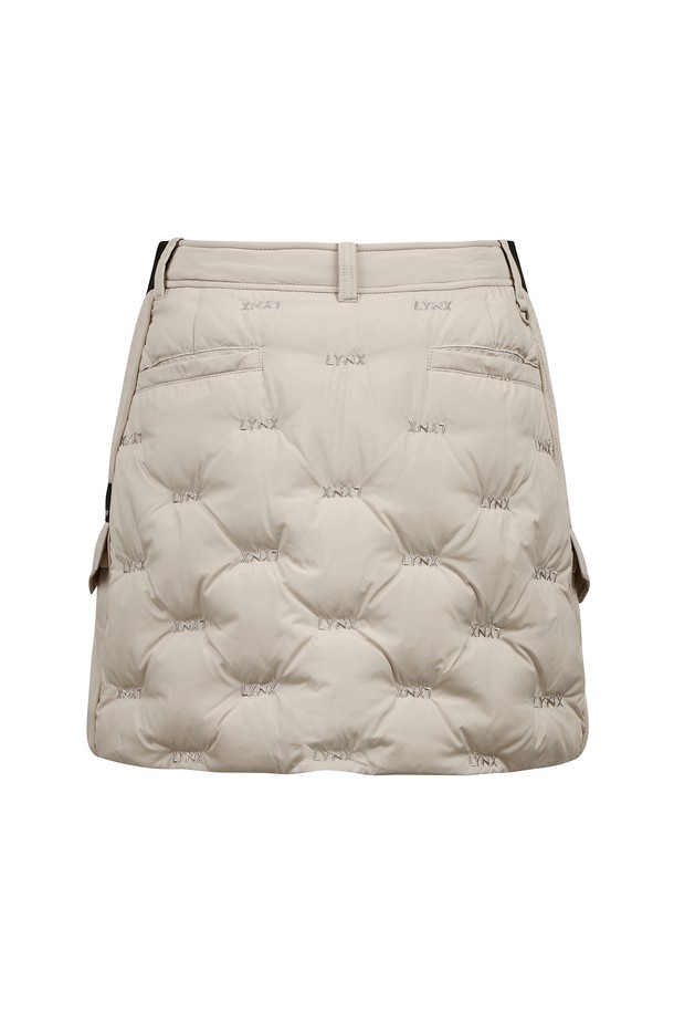 [25FW] 여성 사이드 포켓 튜브 다운 큐롯 L21E4PC385_IV는 여성 골프 및 겨울 데일리룩 연출에 적합한 다운 스커트입니다. 아이보리, 블랙 두 가지 색상으로 출시되었으며, 스포티, 캐주얼, 미니멀 스타일을 연출할 수 있습니다. 부드러운 촉감의 폴리에스테르 소재에 A라인 핏으로 편안함을 더했습니다. 사이드 밴딩 디자인과 사이드 포켓, 투웨이 원단, 다운 충전재를 사용하여 활동성을 높였으며, 오리털 80%와 오리 솜털 20%의 충전재로 보온성을 강화했습니다. 큐롯 타입의 디자인으로 A라인 핏을 연출하며, 안감을 더해 편안한 착용감을 선사합니다.
