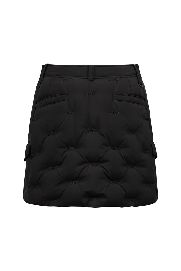 세련된 블랙 컬러의 여성 골프 큐롯 스커트입니다. 덕다운 충전재와 튜브 패턴으로 디자인되어 겨울철에도 따뜻하고 스타일리시하게 라운딩을 즐길 수 있습니다. 부드러운 촉감의 폴리에스터, 폴리우레탄 혼방 소재로 제작되어 편안한 착용감을 선사하며, A라인 핏으로 다리가 길어 보이는 효과를 줍니다. 사이드 포켓과 밴딩 디테일이 실용성을 더하며, 퍼포먼스 라인으로 활동성을 높였습니다. 스포티하면서도 미니멀한 스타일을 연출하여 골프룩으로 완벽합니다.
