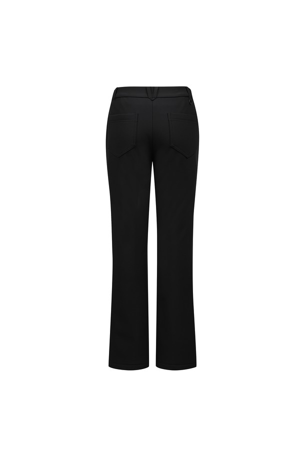 [베이직라인] 여성 밍크본딩 부츠컷 팬츠 L22E4PT074_BK는 부드러운 촉감과 따뜻함을 자랑하는 겨울용 부츠컷 팬츠입니다. 블랙, 베이지 두 가지 색상으로 출시되었으며, 밍크 안감과 본딩 구조로 보온성을 높였습니다. 나일론, 폴리에스테르, 폴리우레탄 혼방 소재로 제작되어 신축성이 뛰어나 편안한 착용감을 선사합니다. 베이직한 디자인으로 골프룩 또는 겨울 데일리룩에 활용하기 좋으며, 클래식하고 미니멀한 스타일을 연출할 수 있습니다. 비침 걱정 없이, 밴딩 처리로 허리 라인을 안정감 있게 잡아줍니다.
