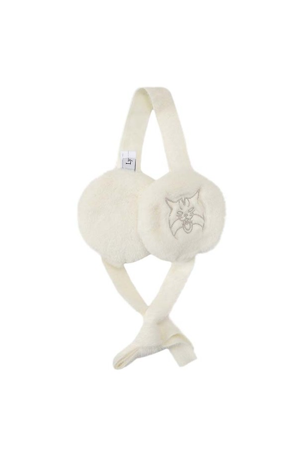 **[25FW] 여성 퍼 귀마개 L21E4AC251_IV**는 겨울철 보온성을 책임지는 여성용 귀마개입니다. 아이보리, 블랙 두 가지 색상으로 출시되었으며, 나일론과 폴리에스테르 소재로 제작되어 부드러운 착용감을 선사합니다. 플리스 안감으로 뛰어난 보온성을 제공하며, 밴드형 디자인에 신축성까지 더해져 편안한 착용감을 느낄 수 있습니다. 시라소니 체인 자수 디테일이 돋보이며, 골프룩 또는 겨울 데일리룩에 클래식, 미니멀, 캐주얼 스타일로 포인트를 더할 수 있습니다.
