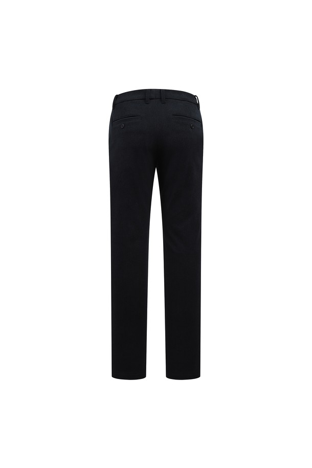 **[베이직라인] 남성 코듀로이 플리스 일자핏 팬츠 L12E4PT024_NA**

겨울철 따뜻함을 책임질 [베이직라인] 남성 코듀로이 플리스 일자핏 팬츠입니다. 부드러운 코듀로이 소재에 안감 플리스를 더해 보온성을 높였으며, 신축성 있는 소재로 편안한 착용감을 선사합니다. 네이비, 다크베이지, 베이지 3가지 색상으로 출시되어 다양한 겨울 코디에 활용하기 좋습니다. 일자핏 디자인으로 캐주얼, 클래식, 미니멀 등 어떤 스타일에도 잘 어울리며, 골프룩 또는 겨울 데일리룩으로 활용하기 좋습니다. 밴딩 처리로 편안하게 활동할 수 있습니다.
