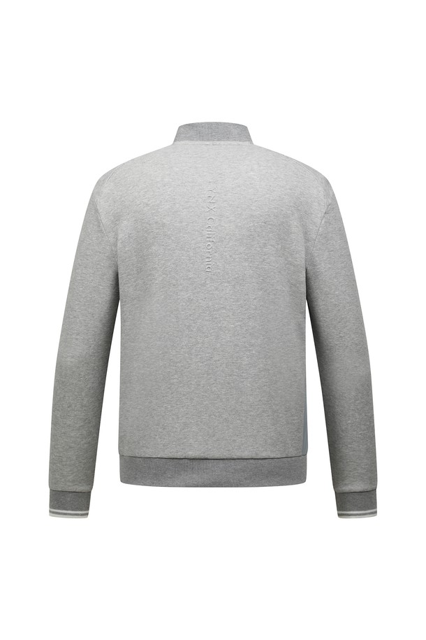 [25FW] 남성 우븐믹스 집업 티셔츠 L11E3TF210_MG는 가을/겨울 시즌, 골프 및 스포츠 활동에 적합한 남성용 집업 티셔츠입니다. 그레이 컬러의 무지 디자인으로, 스포티하거나 캐주얼, 미니멀한 스타일을 연출할 수 있습니다. 레귤러 핏에 긴소매 기장이며, 우븐 소재를 믹스하여 제작되었습니다. 집업 방식의 레귤러 기장 상의로, 편안한 착용감을 제공합니다. 골프룩 연출에 활용하기 좋습니다.
