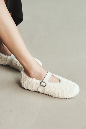 토푸 시어링플랫 Tofu Shearing Flat Shoes 23F57IV