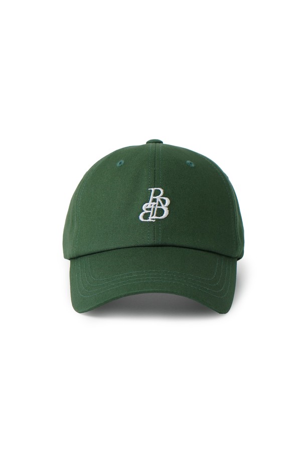 시그니처 스몰 로고 볼캡 그린은 사계절 착용 가능한 면 소재의 볼캡입니다. 깊은 모자 깊이와 넓은 챙으로 UV 차단 기능이 있으며, 오버핏 디자인과 긴 챙이 특징입니다. 앞면 패널은 머리 형태에 맞게 제작되었고, 사이즈 조절 버클과 땀 얼룩 방지 내부 마감 처리로 편안하게 착용할 수 있습니다.
