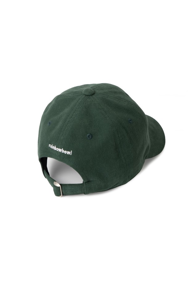 리플렉션 SC. 로고 볼캡 그린은 캐주얼, 미니멀, 시티보이 스타일을 추구하는 분들을 위한 모자입니다. 봄, 여름, 가을, 계절에 맞춰 여행룩, 산책룩 등 다양한 TPO에 활용하기 좋습니다. 부드러운 면 소재로 제작되어 편안한 착용감을 제공하며, 일반적인 모자 깊이와 챙 넓이로 제작되었습니다. 그린 컬러 바탕에 SC 로고 자수 디테일이 들어가 포인트를 더하며, 사이즈 조절 기능으로 편안하게 착용할 수 있습니다.
