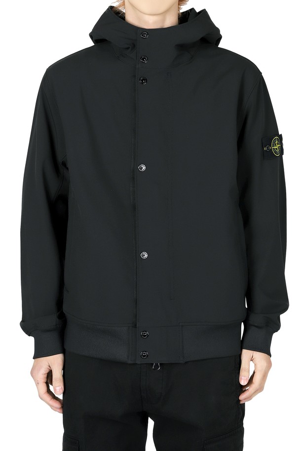 STONE ISLAND - 블루종/점퍼 - 스톤 남성 와펜 패치 라이트 소프트쉘 테크놀로지 자켓(블랙) K1S15 4100090S0A22 V0029