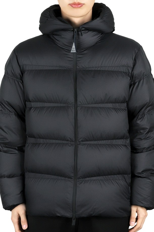 MONCLER - 다운/패딩 - 몽클레어 남성 MASAC 다운 패딩 자켓(블랙) 1A00195 597Y2 999