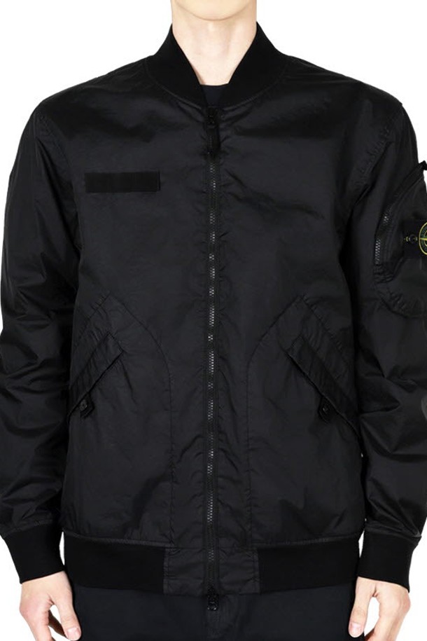 STONE ISLAND - 블루종/점퍼 - 스톤 남성 와펜 패치 나일론 봄버 자켓(블랙) K1S15 4100004S0A21 V0029