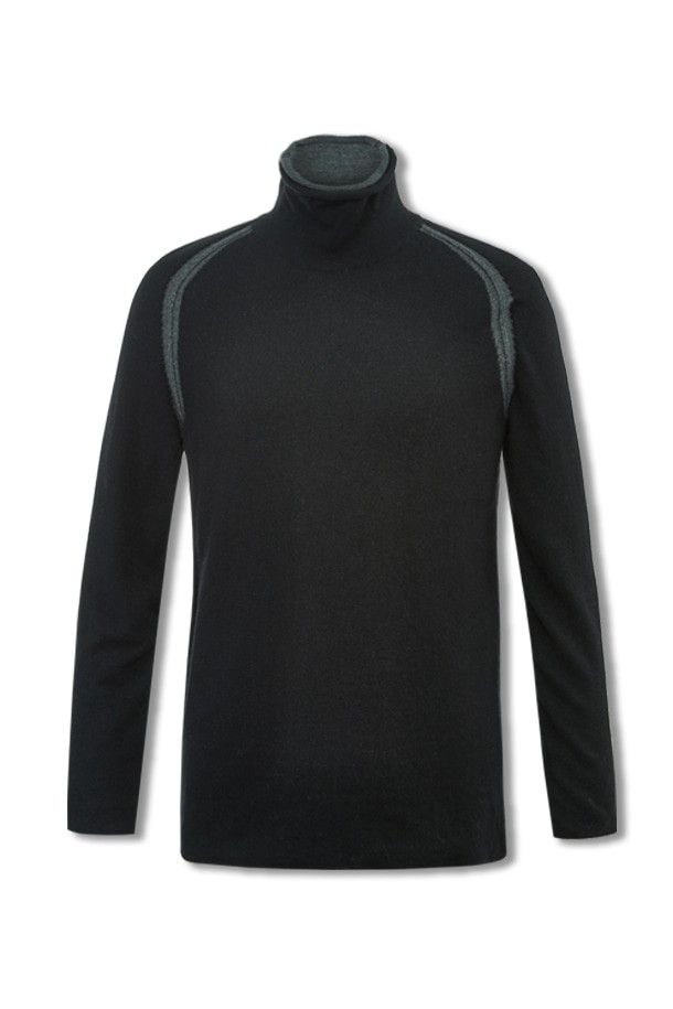 닥터퍼니스트 울 이중 짜임 터틀넥 니트 블랙 FJDMKT85A는 가을과 겨울, 겨울 데일리룩을 위한 베이직 스타일의 레귤러핏 터틀넥 니트입니다. 부드러운 촉감의 울 소재로 제작되었으며, 두꺼운 두께감과 이중 짜임 디테일이 특징입니다. 긴 소매 기장으로 보온성을 높였으며, 클래식, 미니멀, 캐주얼 스타일을 모두 소화할 수 있습니다. 블랙 컬러로 어떤 하의와도 쉽게 매치하여 다양한 스타일을 연출할 수 있습니다. 
