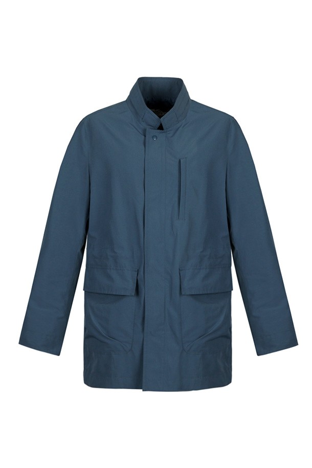 하이넥 사파리 점퍼 블루 RMEMBU04A는 남성용 사파리 점퍼입니다. 봄, 가을에 적합하며, 캐주얼과 밀리터리 스타일을 동시에 만족시키는 디자인입니다. 레귤러핏으로 제작되었으며, 무지 패턴의 블루 컬러가 돋보입니다. 하이넥 디자인과 포켓 디테일이 특징이며, 집업 방식으로 간편하게 착용 가능합니다. 폴리에스테르 소재에 중간 두께감과 안감 처리를 하여 편안한 착용감을 제공합니다. 가을 나들이룩, 여행룩, 미니멀, 워크웨어 스타일을 연출하기 좋습니다.
