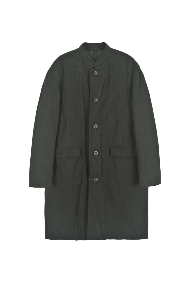 면 라이트 패디드 코트 다크그레이 FMKPBH07A는 가을과 겨울에 착용하기 좋은 두꺼운 두께감의 패디드 코트입니다. 베이직한 스타일의 무지 디자인으로, 데일리룩, 출근룩, 모임룩 등 다양한 TPO에 활용하기 좋습니다. 롱 기장의 레귤러핏으로 제작되었으며, 버튼 여밈 방식과 긴 소매, 면 소재의 안감으로 편안한 착용감을 선사합니다. 클래식, 미니멀, 캐주얼 스타일 연출에 용이한 다크그레이 컬러의 아우터입니다.
