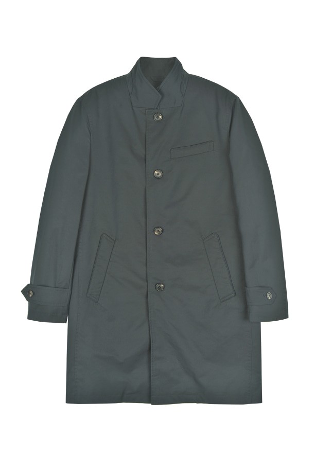 네이비 컬러의 내피 탈부착 간절기 코트 RMCMBH03A입니다. 베이직한 스타일의 무지 코트로, 출근룩, 클래식, 미니멀, 캐주얼 스타일 연출에 적합합니다. 간절기 시즌에 활용하기 좋으며, 폴리에스테르 소재로 제작되었습니다. 탈부착 가능한 내피가 있어 다양한 기온 변화에 유연하게 대응할 수 있으며, 긴 소매 디자인입니다.
