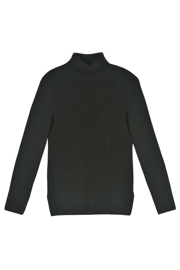 다크그레이 컬러의 울혼방 골지 하프넥 니트 FMLPKT58A입니다. 부드러운 촉감의 울과 폴리에스터 혼방 소재로 제작되어 가을, 겨울 시즌에 따뜻하게 착용하기 좋습니다. 레귤러핏으로 제작되어 편안하며, 베이직한 디자인으로 다양한 스타일 연출이 용이합니다. 하프넥 디자인과 긴소매, 골지 패턴이 특징이며, 겨울 데일리룩, 출근룩, 모임룩 등 TPO에 맞춰 클래식, 미니멀, 캐주얼 스타일로 활용할 수 있습니다.
