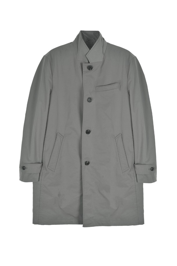 내피 탈부착 간절기 코트 그레이 RMCMBH02A는 남성용 아우터 코트입니다. 베이직하고 클래식한 스타일로, 출근룩, 비즈니스 캐주얼, 모임룩에 적합합니다. 레귤러핏이며, 중간 두께의 폴리에스테르 소재로 제작되어 간절기에 착용하기 좋습니다. 내피 탈부착이 가능하여 기온 변화에 유연하게 대응할 수 있으며, 무지 디자인에 버튼 여밈 방식으로 깔끔한 외관을 연출합니다. 긴 소매 기장의 레귤러 기장 코트입니다.

