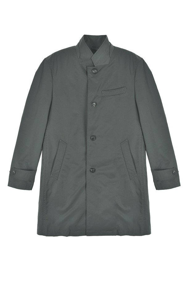 내피 탈부착 간절기 코트 다크그레이 RMCMBH01A는 간절기에 적합한 베이직 스타일의 레귤러핏 코트입니다. 다크그레이 컬러의 무지 디자인으로, 출근룩, 클래식, 미니멀, 캐주얼 등 다양한 스타일에 활용하기 좋습니다. 버튼 여밈 방식이며, 긴 소매 기장과 내피 탈부착 기능으로 실용성을 더했습니다. 폴리에스테르 소재로 제작되어 편안한 착용감을 제공하며, 세련된 분위기를 연출합니다.
