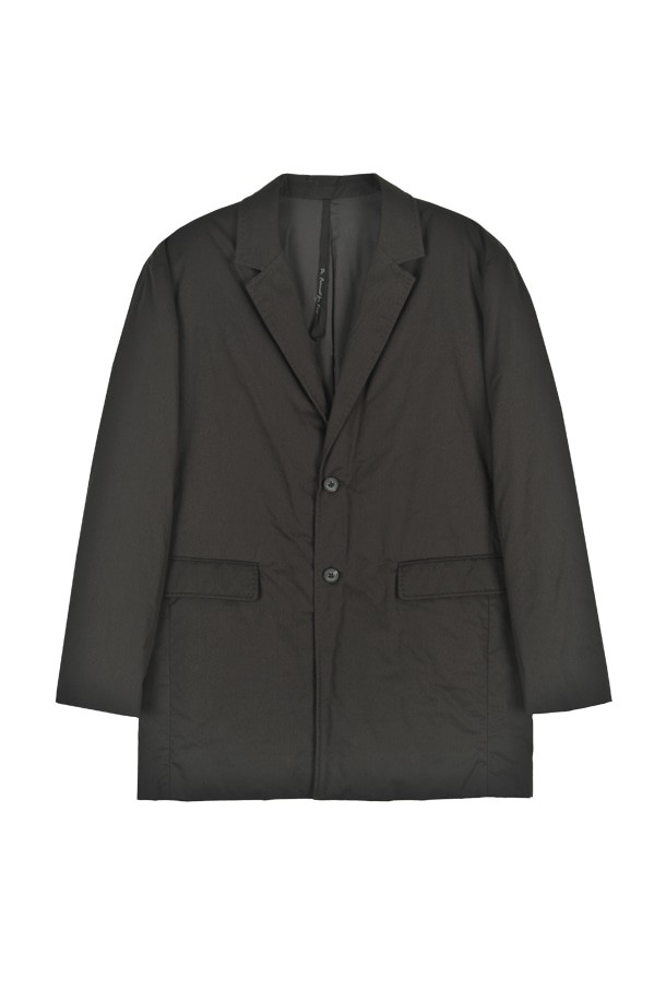 다크그레이 컬러의 구스패딩 신슐레이트 재킷 FMLPBJ54A 입니다. 일상 및 출근룩에 적합하며, 미니멀, 클래식, 캐주얼 스타일을 연출할 수 있습니다. 보온성과 방수 기능을 갖춘 두꺼운 두께감의 긴소매 패딩 재킷으로, 부드러운 촉감이 특징입니다. 레귤러핏과 무지 패턴의 베이직한 디자인으로, 나일론 소재와 집업 여밈 방식이 적용되었습니다. 신슐레이트 충전재를 사용하여 따뜻함을 더했습니다.
