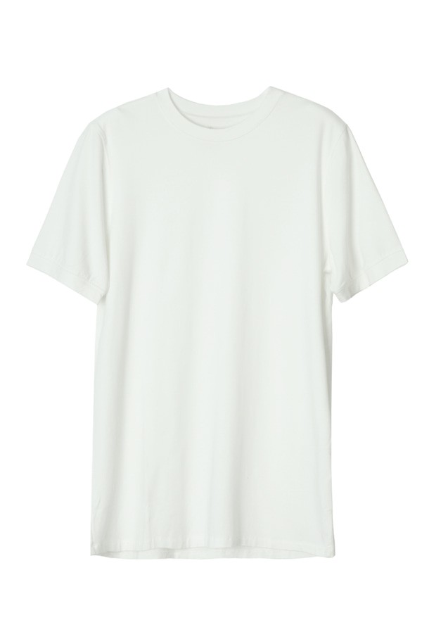 **레이온 냉감 반팔 티셔츠 화이트 POBBTT51A**는 시원한 여름을 위한 남성용 베이직 스타일 반팔 티셔츠입니다. 부드러운 촉감의 레이온과 폴리우레탄 혼방 소재로 제작되어 얇고 시원한 착용감을 제공합니다. 라운드 넥에 레귤러핏으로 편안하게 제작되었으며, 무지 디자인으로 다양한 스타일에 매치하기 용이합니다. 특히, 'The Effortless Man' 시리즈로 여름 바캉스룩이나 휴가룩에 미니멀, 캐주얼, 클래식 스타일을 더해줍니다.
