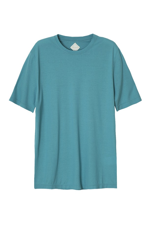 **면 크루넥 반팔 티셔츠 블루그린 PNBBTT94A**

산뜻한 블루그린 컬러의 면 소재 크루넥 반팔 티셔츠입니다. 부드러운 촉감과 얇은 두께로 봄, 여름철 편안하게 착용하기 좋습니다. 레귤러 핏에 라운드넥 디자인으로, 캐주얼하고 미니멀한 스타일을 연출할 수 있습니다. 일상생활은 물론, 가벼운 산책이나 동네 마실룩으로 활용하기 좋습니다. 무지 패턴으로 어떤 하의와도 쉽게 매치하여 다양한 스타일을 연출해보세요.
