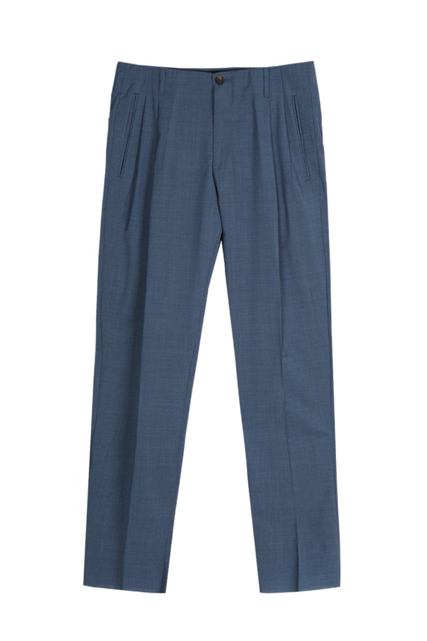 울 투턱 팬츠 블루 PNBCBP82A는 남성용 울 팬츠입니다. 가을, 겨울에 적합하며, 일상 및 출근룩, 비즈니스 캐주얼, 모임룩 등 다양한 TPO에 활용할 수 있습니다. 클래식, 미니멀, 시크 스타일을 추구하는 분들께 추천하며, 레귤러핏으로 제작되었습니다. 블루 컬러에 무지 패턴으로, 46, 48, 50, 52 사이즈로 만나볼 수 있습니다. 안감은 레이온, 투턱 디자인으로 편안함과 스타일을 동시에 잡았습니다.
