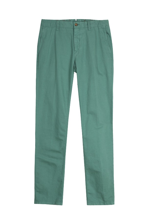 면 린넨 치노 팬츠 그린 PNBBBP95A는 캐주얼하고 미니멀한 스타일을 추구하는 남성들을 위한 긴바지입니다. 면 71%와 린넨 29% 혼방으로 제작되어 봄, 여름에 시원하고 편안하게 착용 가능합니다. 레귤러핏으로 제작되었으며, 베이직한 디자인과 그린 컬러로 다양한 상의와 매치하기 용이합니다. 여행룩, 산책룩 등 다양한 TPO에 활용할 수 있으며, 무지 패턴으로 깔끔한 느낌을 줍니다. 얇은 두께감으로 한여름에도 부담 없이 즐길 수 있습니다.
