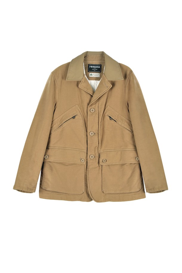 듀카비스콘티 면 패딩 사파리 점퍼 베이지 RNDMBU64A는 캐주얼, 미니멀, 클래식 스타일을 아우르는 남성용 아우터입니다. 봄, 가을에 적합하며, 넉넉한 두께감의 면 소재에 패딩 안감으로 보온성을 더했습니다. 레귤러핏에 무지 패턴, 버튼 여밈 방식, 긴 소매 기장으로 디자인되었습니다. 베이지 컬러의 사파리 코트 타입 점퍼로, 일상에서 편안하게 착용하기 좋습니다.
