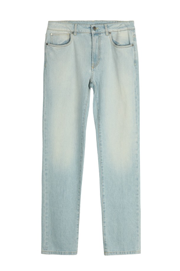 **아이스 워싱 데님 진 팬츠 POBBDP91A**

PAL ZILERL (팔 질레르) 브랜드의 남성용 아이스 블루 컬러 데님 팬츠입니다. 일상생활에서 편안하게 착용할 수 있는 스트레이트 핏의 긴 바지입니다. 봄, 여름 시즌에 적합하며, 워싱 가공된 데님 소재로 캐주얼하고 베이직한 스타일을 연출합니다. 면 99%와 폴리우레탄 1% 혼방으로 제작되어 뻣뻣한 촉감을 가지며, 레귤러 핏으로 편안한 착용감을 제공합니다. 데이트룩과 쇼핑룩에 잘 어울리는 캐주얼, 미니멀 스타일의 팬츠입니다.
