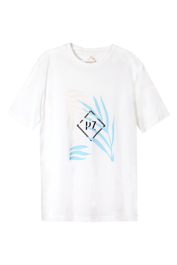 면 로고 반팔 티셔츠 화이트 POBCTT90A는 부드러운 면 소재로 제작되어 편안한 착용감을 선사합니다. 라운드 넥 디자인에 로고 프린팅으로 포인트를 주어 베이직하면서도 세련된 스타일을 연출합니다. 캐주얼, 미니멀 스타일을 선호하는 분들께 적합하며 일상, 동네 마실룩, 카페룩 등 다양한 TPO에 활용하기 좋습니다. 여름철 시원하게 즐길 수 있는 반소매 기장으로, 데일리 아이템으로 활용하기 좋은 제품입니다. 심플한 디자인으로 어떤 하의와도 손쉽게 매치할 수 있습니다.
