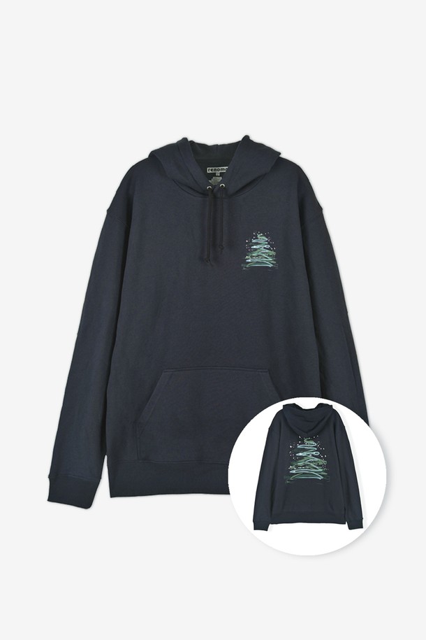 네이비 컬러의 트리 후드티 RROMTT10A입니다. 부드러운 면 소재로 제작되어 편안한 착용감을 선사하며, 봄, 가을, 겨울 세 계절 모두 활용 가능합니다. 넉넉한 레귤러핏에 두꺼운 두께감으로 따뜻함을 더하고, 캥거루 포켓 디테일로 실용성을 높였습니다. 캐주얼, 미니멀 스타일을 추구하는 분들께 추천하며, 캠핑룩이나 산책룩에 매치하기 좋습니다. 후드 디자인과 긴 소매 기장으로 다양한 스타일 연출이 용이합니다.
