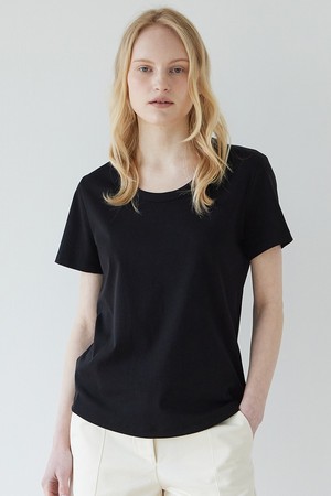 에센셜 U넥 반팔 티셔츠 - 블랙