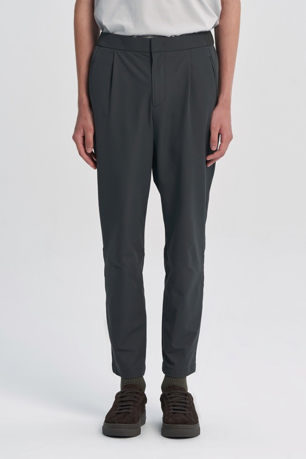 BROMPTON LONDON - 캐주얼팬츠 - STRETCH ONE TUCK TROUSERS - CHARCOAL (P233MPT112)