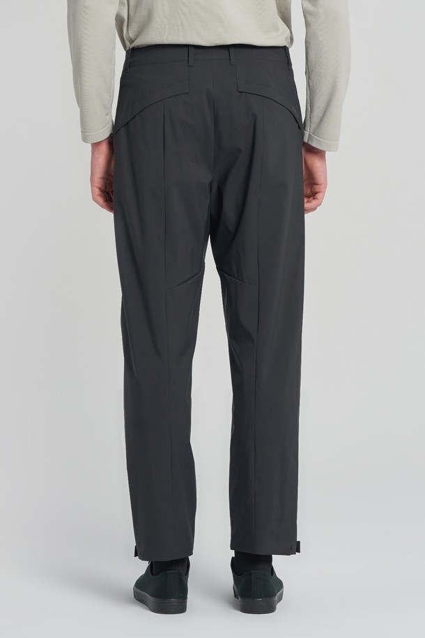 BROMPTON LONDON - 캐주얼팬츠 - CUFFS TAILORED TROUSERS - BLACK (P234MPT114)