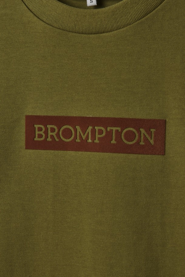 BROMPTON LONDON - 반팔 티셔츠 - CHEST LOGO FLOCK T-SHIRT - OLIVE (P242UTS412)