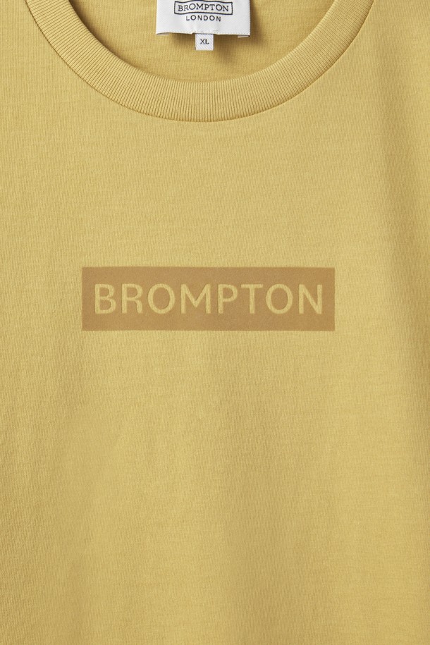 BROMPTON LONDON - 반팔티셔츠 - CHEST LOGO FLOCK T-SHIRT - MUSTARD (P242UTS412)