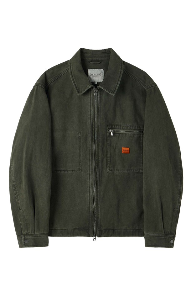 카키 색상의 DENIM ZIP-UP 재킷 (데님 집업 재킷)입니다. 남성용으로, 미니멀, 스트릿 스타일을 모두 소화할 수 있습니다. 봄, 여름, 가을, 겨울 사계절 내내 착용 가능하며, 데이트룩, 모임룩에 적합합니다. 세미 오버핏으로 편안하게 착용할 수 있으며, 2-WAY 지퍼와 가슴 지퍼 포켓 디테일이 특징입니다. 색 빠짐 방지 데님 원단과 등판 1975 자수, 매칭 데님 팬츠와 세트로 코디할 수 있습니다.
