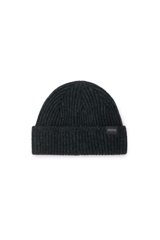 라벨 포인트 숏 비니 – 씨/그레이 (P254AHA422)는 가을, 겨울 시즌에 착용하기 좋은 모자입니다. 모 75%, 나일론 25%의 부드러운 혼방 소재로 제작되었으며, 중간 깊이의 숏비니와 미드비니의 중간 기장으로 두상에 자연스럽게 맞는 핏을 선사합니다. 무지 디자인에 라벨 장식이 더해져 미니멀하고 베이직한 스타일을 연출하며, 약간의 신축성이 있어 편안한 착용감을 제공합니다. 일상, 산책, 집콕 등 다양한 상황에서 보온성을 더해주는 아이템입니다. 씨/그레이, 카키, 오렌지 세 가지 색상으로 만나보세요.