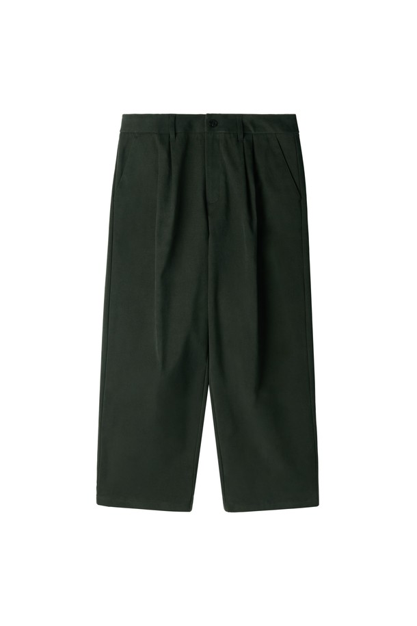 브러쉬드 투턱 트라우저 - G/카키 (P254MPT435)는 남성용 투턱 팬츠입니다. 가을, 겨울 시즌에 적합하며, 베이직하고 캐주얼한 스타일을 연출합니다. 겉감은 면, 폴리우레탄, 폴리에스터 혼방으로 제작되었으며, 부드러운 촉감과 두꺼운 두께감으로 보온성을 높였습니다. 브러쉬드 가공과 신축성 있는 소재로 편안한 착용감을 선사하며, 레귤러핏과 와이드핏의 매력을 동시에 느낄 수 있습니다. 데일리룩, 출근룩 등 다양한 상황에 맞춰 캐주얼, 클래식, 미니멀 스타일을 연출해보세요.
