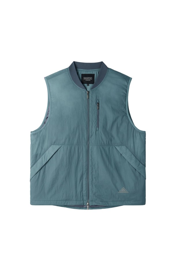 라이트웨이트 패디드 베스트 - L/블루 (P254MPV130)는 가볍고 따뜻한 착용감을 제공하는 패딩 베스트입니다. 목을 감싸는 넥 라인 립 디테일과 지퍼 및 넥 RIB 배색 컬러 포인트가 스포티한 무드를 더합니다. 전면부 사선 포켓으로 실용성을 높였으며, 가볍고 따뜻한 경량 패딩 충전재로 제작되어 겨울 및 간절기에 활용하기 좋습니다. 세미 오버핏으로 편안하게 착용 가능하며, 일상, 아웃도어, 여행 등 다양한 TPO에 맞춰 스포티, 캐주얼, 미니멀 스타일을 연출할 수 있습니다. 라이트블루와 오렌지 두 가지 컬러로 출시되었습니다.
