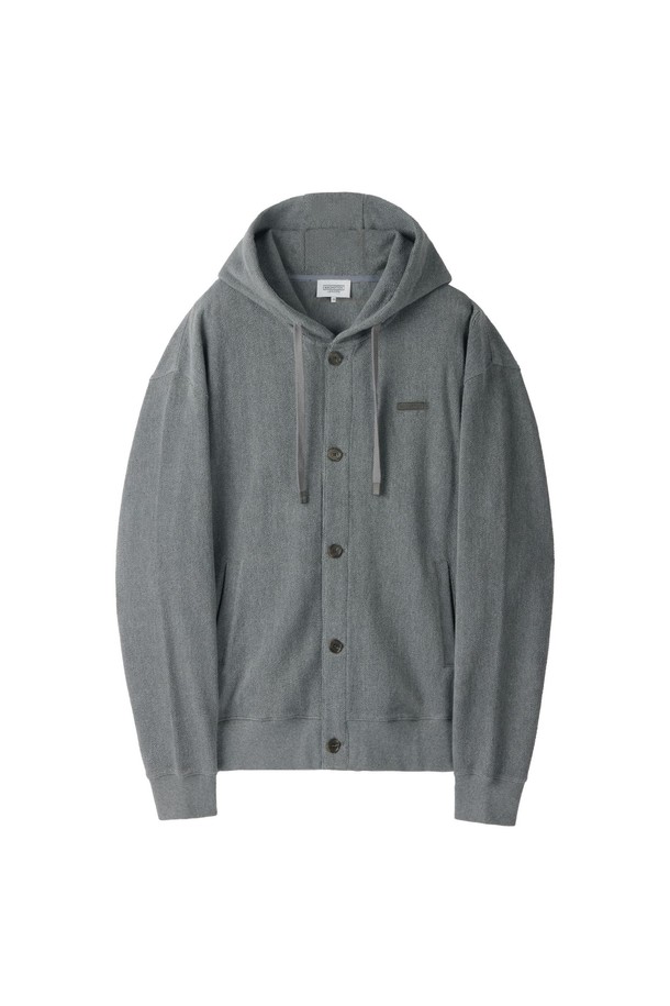 HERRINGBONE HOOD - M/GREY (P254UFT480)는 고급스러운 분위기의 헤링본 패턴 후드입니다. 면과 폴리우레탄 혼방 소재로 제작되어 부드러운 촉감과 편안한 착용감을 선사하며, 가을, 겨울, 봄까지 폭넓게 활용할 수 있습니다. 가죽 디테일이 돋보이며, 독특한 원단 조직감으로 세련된 스타일을 연출합니다. 특히, 겨울철 데일리룩에 클래식, 미니멀, 캐주얼 스타일을 더해 고급스러운 분위기를 완성할 수 있습니다. M/GREY, BLACK, ORANGE 세 가지 컬러로 만나보세요.
