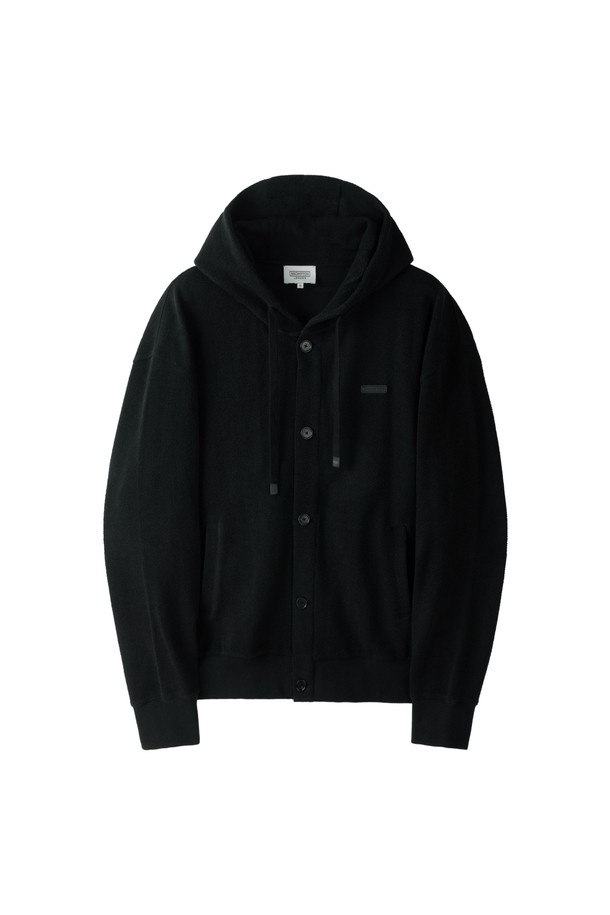 헤링본 후드 - 블랙 (P254UFT480)은 캐주얼, 미니멀, 클래식 스타일을 모두 아우르는 후드 점퍼입니다. 면 소재에 중간 두께감으로 봄, 여름, 가을, 겨울 사계절 내내 활용 가능하며, 오버핏과 루즈핏으로 편안한 착용감을 선사합니다. 헤링본 패턴과 가죽 디테일, 카디건 스타일 후드 디자인이 돋보이며, 단독 착용으로도 충분히 멋스러운 연출이 가능합니다. 동네 마실룩이나 가을 나들이룩에 스타일리시하게 매치하여 입체적인 텍스처를 즐겨보세요. 블랙, MGREY, ORANGE 세 가지 컬러로 출시되었습니다.
