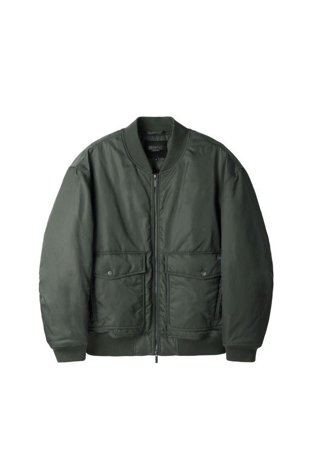 "BOMBER PADDED JUMPER - KHAKI (P254MPD134)"는 캐주얼, 미니멀, 시티보이 스타일을 아우르는 남녀 공용 점퍼입니다. 가을과 겨울에 적합하며, 오버핏 실루엣과 크롭 기장으로 트렌디한 스타일을 연출합니다. 톤 다운된 카키 컬러의 무지 디자인에 나일론 소재와 두꺼운 패딩 안감으로 보온성을 높였습니다. 집업 여밈 방식과 넉넉한 포켓 디테일이 실용성을 더하며 출근룩으로도 손색없습니다.
